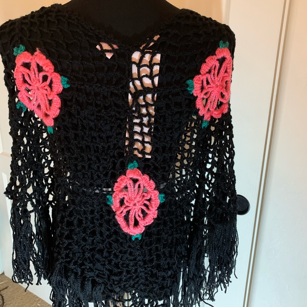 Black crochet poncho 🌸Size Medium